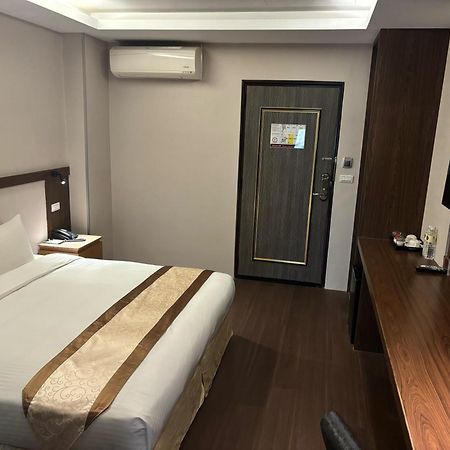 Yuhao Hotel - Hsinchu Branch Экстерьер фото